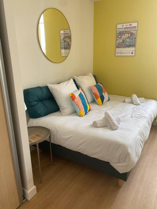 Superbe Studio Centre Ville * Clim * Wifi * Haut De Gamme * Angouleme Exterior photo